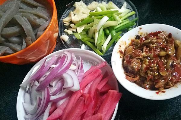 泡菜炒魔芋的做法图解3