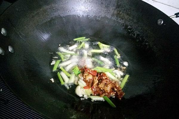 泡菜炒魔芋的做法图解4