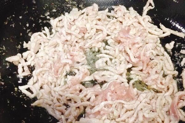 韭黄炒肉丝的做法图解3