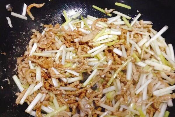 韭黄炒肉丝的做法图解5