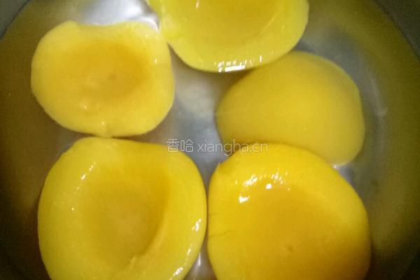 黄桃罐头的做法图解1