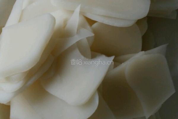 豆尖煮饵块的做法图解1