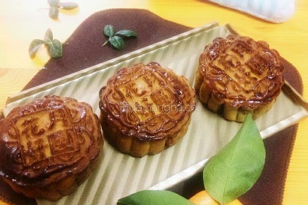 蛋黄白莲蓉月饼的做法图解11