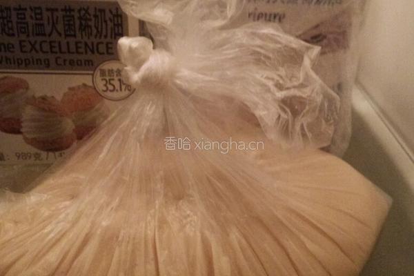 蛋黄白莲蓉月饼的做法图解4