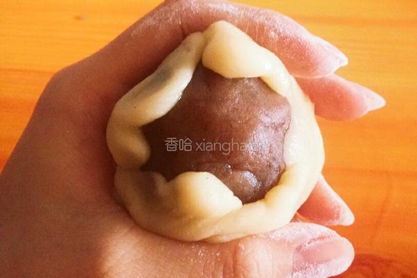 蛋黄白莲蓉月饼的做法图解7