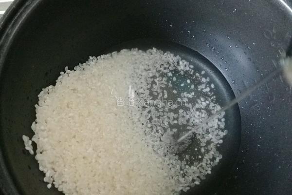 焖腊肠饭的做法图解2
