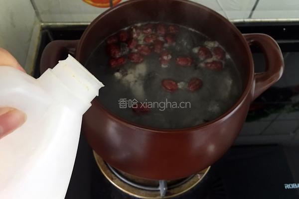 红枣桂圆枸杞乌鸡汤的做法图解6