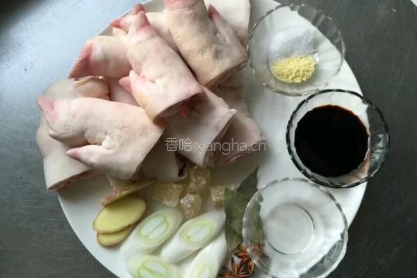 冰糖炖猪蹄的做法图解1