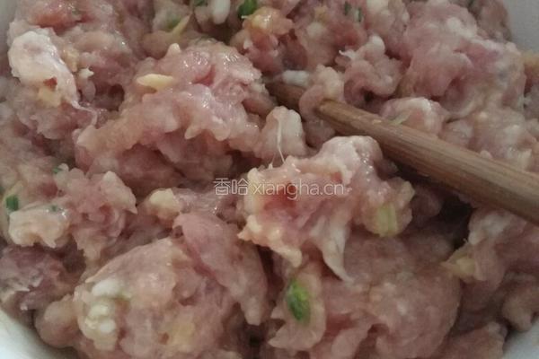 红烧油豆腐塞肉的做法图解1