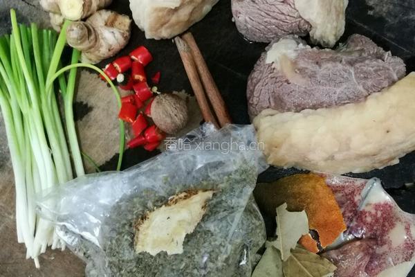 卤焖肥牛肉的做法图解1