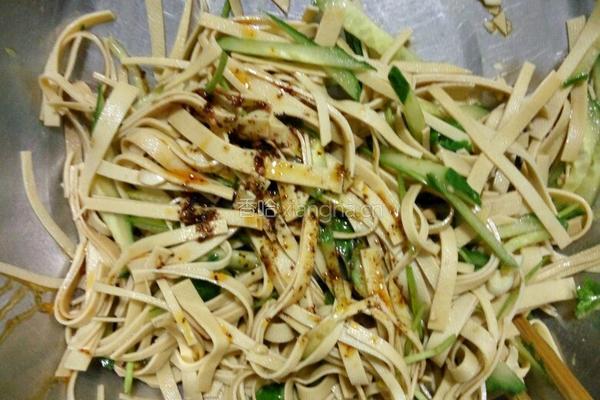 凉拌豆皮的做法图解5