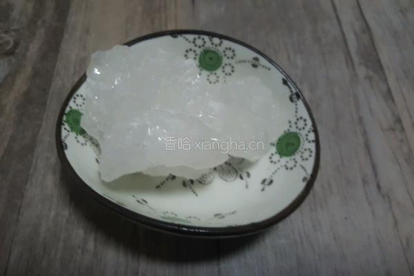 雪梨银耳羹的做法图解3