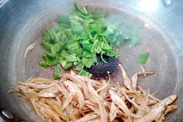 辣炒刨花鱼的做法图解5