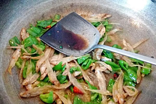 辣炒刨花鱼的做法图解8