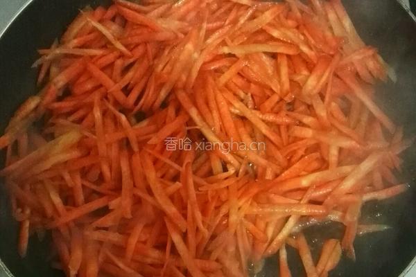 胡萝卜炒大蒜的做法图解3