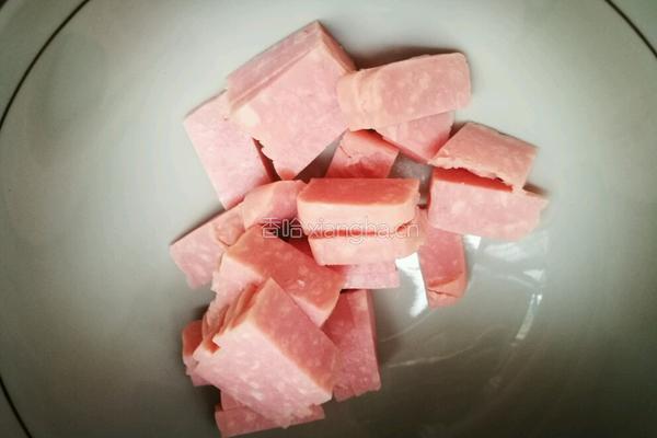 腊肉煲仔饭的做法图解2
