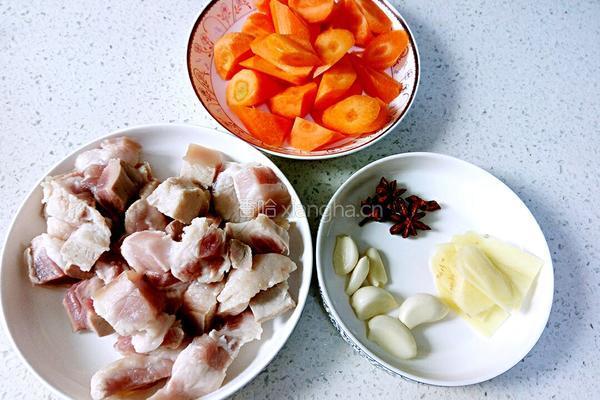 胡萝卜红烧肉的做法图解2