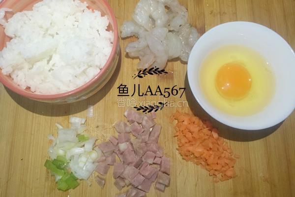 虾仁炒饭的做法图解1