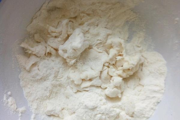 芹菜鸡蛋木耳饺子的做法图解1