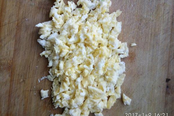 芹菜鸡蛋木耳饺子的做法图解6