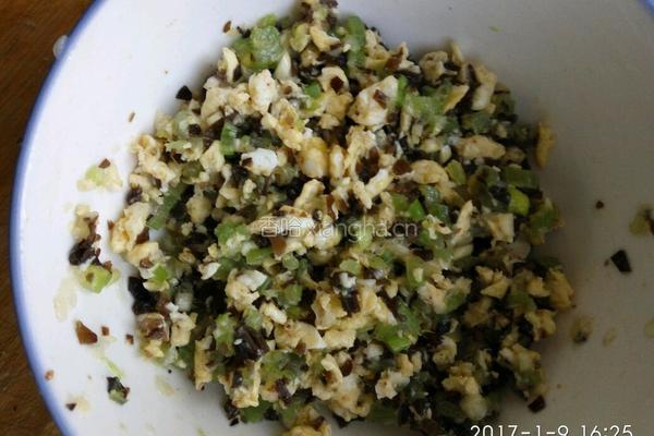 芹菜鸡蛋木耳饺子的做法图解9