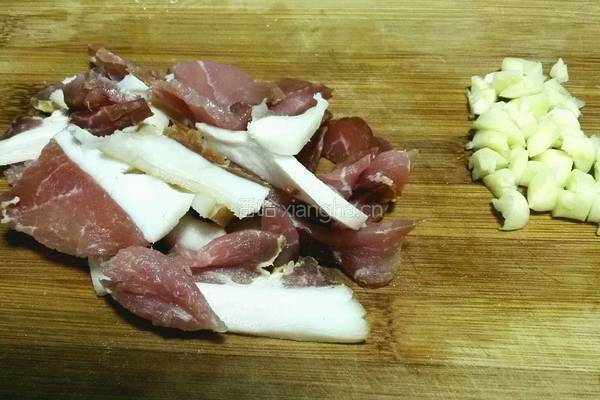 腊肉炒菜苔的做法图解3