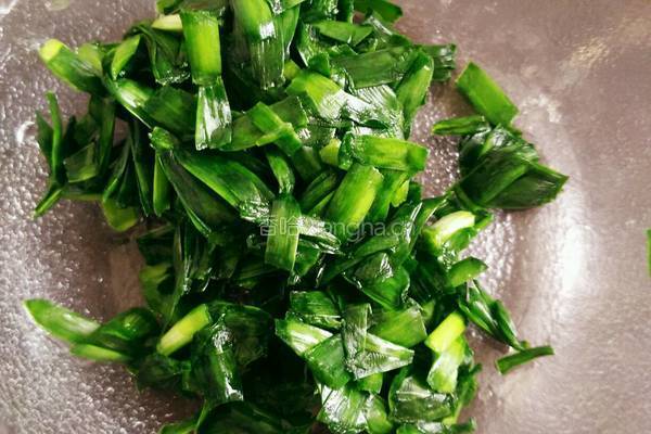 韭菜皮蛋拌豆腐的做法图解11