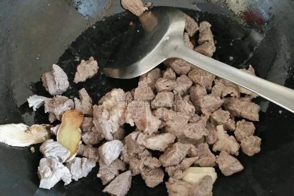 牛肉炖萝卜的做法图解3