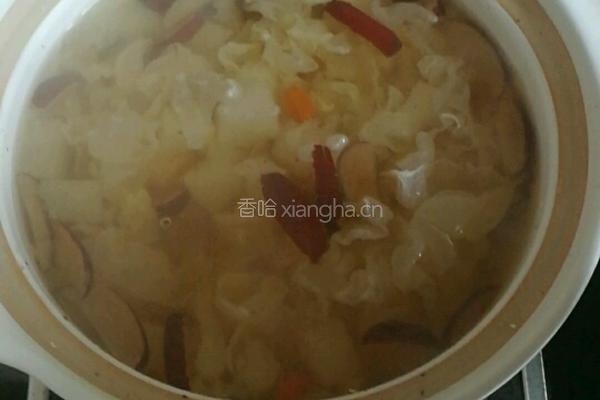 红枣银耳冰糖雪梨的做法图解2