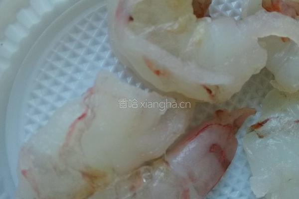 荸荠虾仁猪肉包子的做法图解1