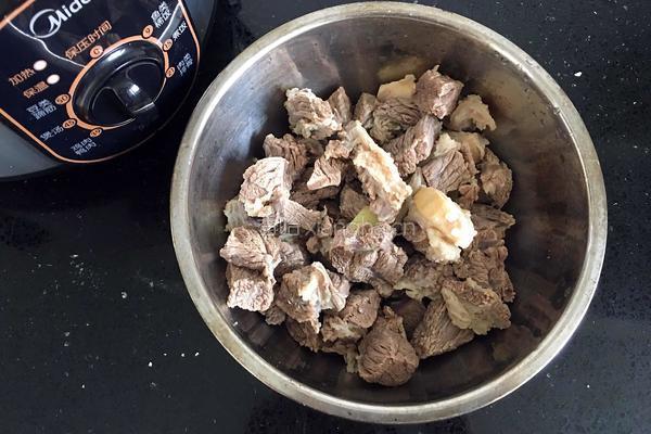 炖牛腩的做法图解1