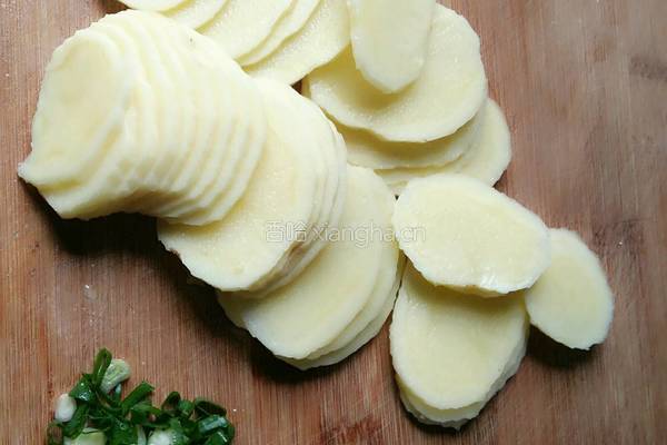 剁椒土豆片的做法图解2