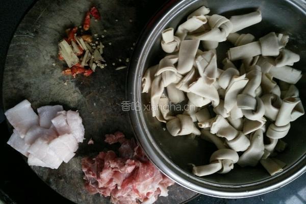 千张炖肉的做法图解1