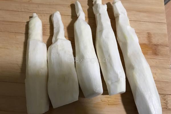 茭白木耳炒肉片的做法图解1