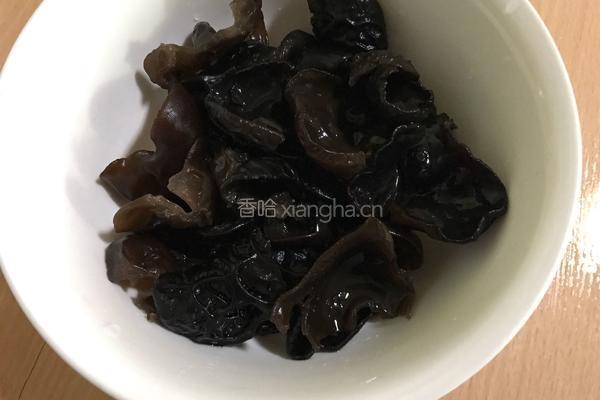 茭白木耳炒肉片的做法图解5