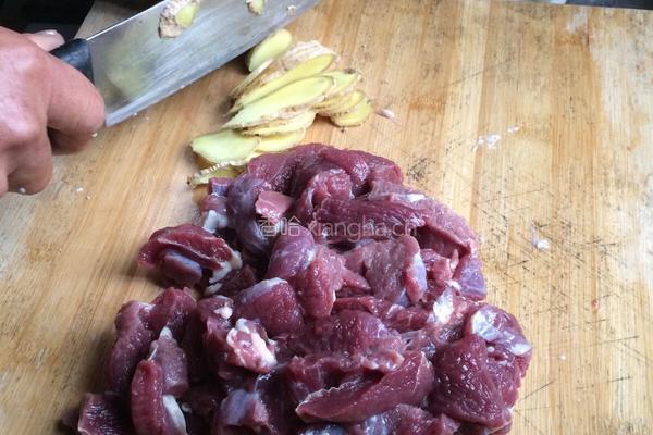 酒香羊肉的做法图解1