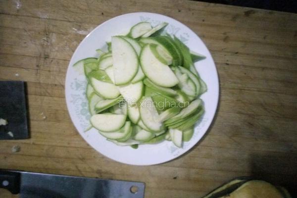 西葫芦椒炒鸡蛋的做法图解2