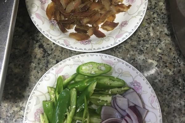 三色腊肉的做法图解3