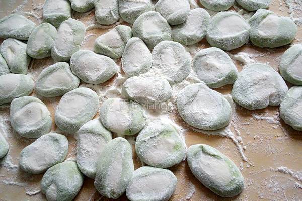 百财荠菜饺子的做法图解7