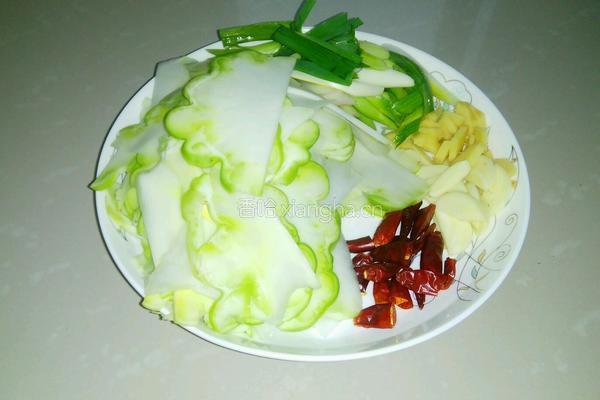 炝炒大头菜的做法图解2