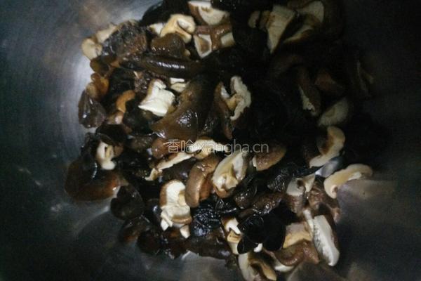香菇炒木耳的做法图解6