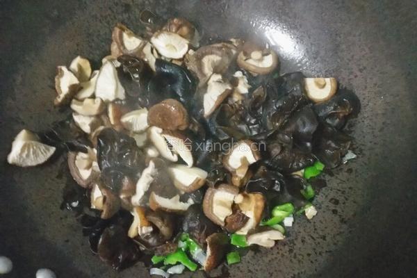 香菇炒木耳的做法图解11