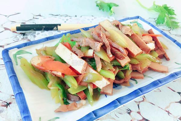 芹菜炒豆干的做法图解11