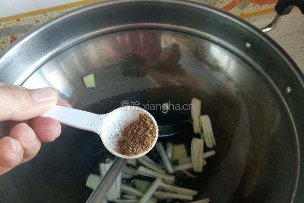 芹菜炒豆干的做法图解3