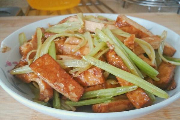 芹菜炒香干的做法图解2