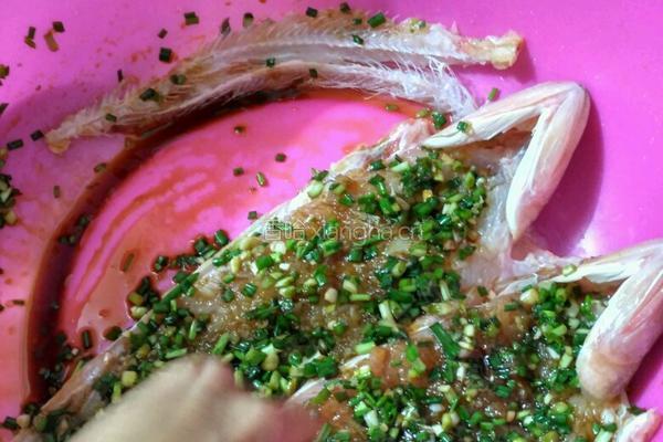 葱香鱼饼的做法图解6