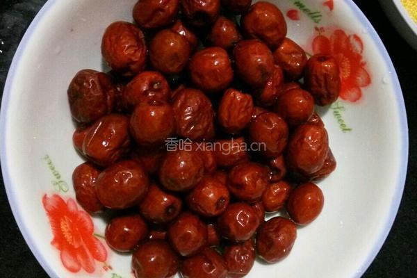 红枣小米粥的做法图解2