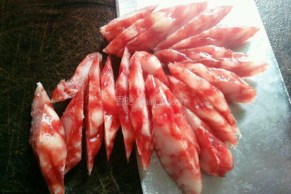 荷兰豆炒腊肠的做法图解1