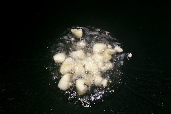 荷兰豆炒腊肠的做法图解4