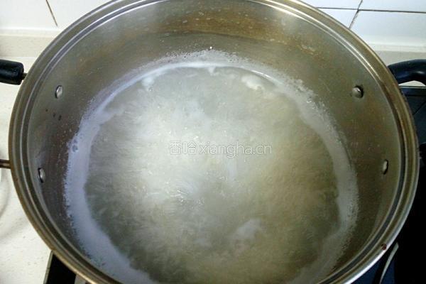 菠菜虾仁粥的做法图解4